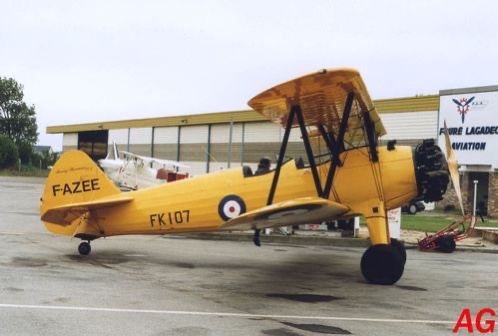 Stearman in französisch-kanadischen Farben